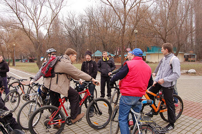 велосипедисты в парке