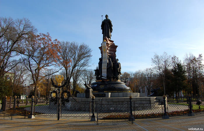 памятник Екатерине Второй