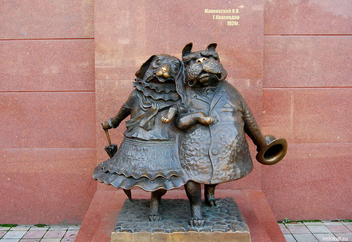 памятник собачкам в Краснодаре