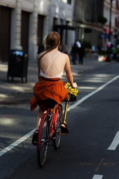 девушка велосипед